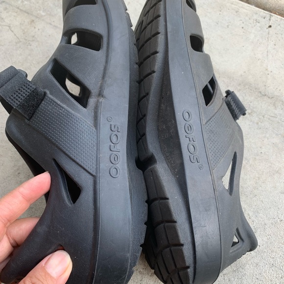 OOFOS | Shoes | OOFOS Black  Sandals |Women 6 | Men 4 - Picture 1 of 9